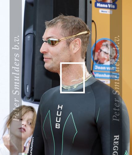 Amsterdam 6  september 2025
Maarten v d Weijden zwemt 75 km in 24 uur voor Jeugdfonds Sport Cultuur amsterdam . Zijn vriendin Anne begeleidt hem met een sloep .