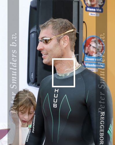 Amsterdam 6  september 2025
Maarten v d Weijden zwemt 75 km in 24 uur voor Jeugdfonds Sport Cultuur amsterdam . Zijn vriendin Anne begeleidt hem met een sloep .