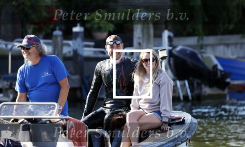 Muiden 7 september 2025
Maarten v d Weijden zwemt 75 km in 24 uur voor Jeugdfonds Sport Cultuur amsterdam . Zijn vriendin Anne begeleidt hem met een sloep .