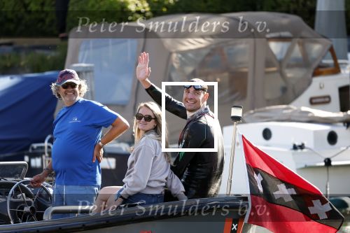 Muiden 7 september 2025
Maarten v d Weijden zwemt 75 km in 24 uur voor Jeugdfonds Sport Cultuur amsterdam . Zijn vriendin Anne begeleidt hem met een sloep .