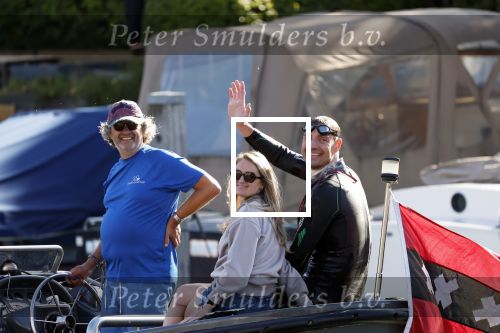 Muiden 7 september 2025
Maarten v d Weijden zwemt 75 km in 24 uur voor Jeugdfonds Sport Cultuur amsterdam . Zijn vriendin Anne begeleidt hem met een sloep .