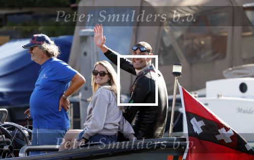 Muiden 7 september 2025
Maarten v d Weijden zwemt 75 km in 24 uur voor Jeugdfonds Sport Cultuur amsterdam . Zijn vriendin Anne begeleidt hem met een sloep .
