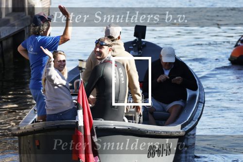 Muiden 7 september 2025
Maarten v d Weijden zwemt 75 km in 24 uur voor Jeugdfonds Sport Cultuur amsterdam . Zijn vriendin Anne begeleidt hem met een sloep .