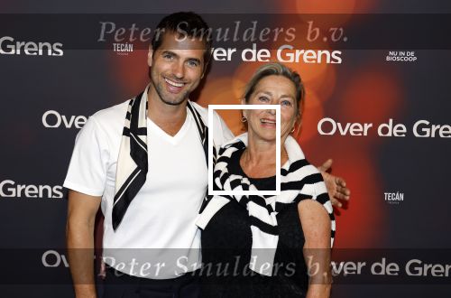 Amsterdam 26 augustus 2025
Premiere over de Grens in het vondelpark . De cast bestaat uit Manuel Broekman Jasmine Sendar Nienke Plas Vincent Banic en Elisabeth Puglia. Manuel Broekman met zijn moeder