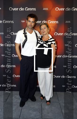 Amsterdam 26 augustus 2025
Premiere over de Grens in het vondelpark . De cast bestaat uit Manuel Broekman Jasmine Sendar Nienke Plas Vincent Banic en Elisabeth Puglia. Manuel Broekman met zijn moeder