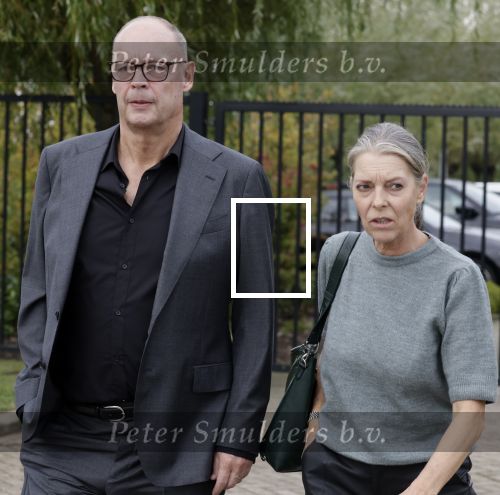 Rotterdam 20 september 2025
Crematie Gerard Cox bij crematorium de Hoeksche Waard. Marco Louwerens  met vrouw