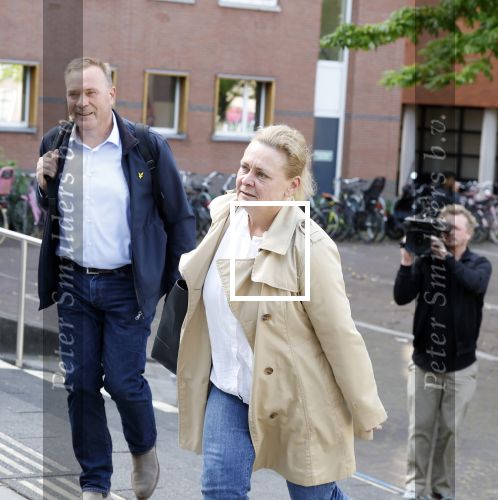 Utrecht 4 september 2025
Rechtszaak Rachel Hazes vs Marieke v Beek in rechtbank Utrecht. Royce de Vries is de advocaat van Rachel.
Nick v Delft ( ex vriend Roxeanne Hazes) is een getuige.