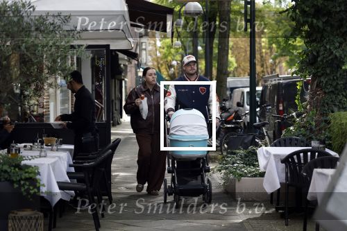 Amsterdam 25 september 2025
Mascha Feoktistova met partner achter de kinderwagen in Amsterdam zuid