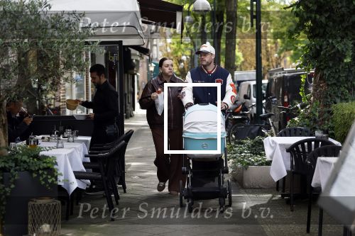 Amsterdam 25 september 2025
Mascha Feoktistova met partner achter de kinderwagen in Amsterdam zuid
