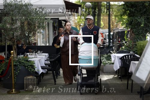 Amsterdam 25 september 2025
Mascha Feoktistova met partner achter de kinderwagen in Amsterdam zuid