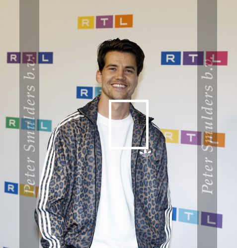 Hilversum 27 augustus 2025
De deelnemers van Expeditie Robinson 2025 zijn Nordin Besling
Matyas Bittenbinder
Demi de Boer
Yesim Candan

Vincent Croiset
Roos Dickmann
Koen Pieter van Dijk
Kevin Hassing
Roelof Hemmen
Camiel Kesbeke
Twan Kuyper
Amije Roos van der Laan
Stefania Liberakakis
Robin Martens
Churandy Martina
Florentien van der Meulen
Linda Wagenmakers
Marieke Westenenk
Lies Zhara
De presentatie is in handen van Nicolette Kluijver en Edson da Graca