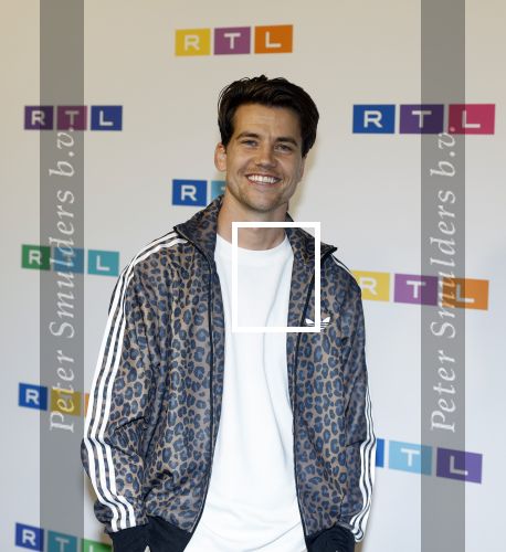 Hilversum 27 augustus 2025
De deelnemers van Expeditie Robinson 2025 zijn Nordin Besling
Matyas Bittenbinder
Demi de Boer
Yesim Candan

Vincent Croiset
Roos Dickmann
Koen Pieter van Dijk
Kevin Hassing
Roelof Hemmen
Camiel Kesbeke
Twan Kuyper
Amije Roos van der Laan
Stefania Liberakakis
Robin Martens
Churandy Martina
Florentien van der Meulen
Linda Wagenmakers
Marieke Westenenk
Lies Zhara
De presentatie is in handen van Nicolette Kluijver en Edson da Graca