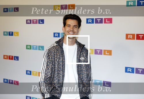 Hilversum 27 augustus 2025
De deelnemers van Expeditie Robinson 2025 zijn Nordin Besling
Matyas Bittenbinder
Demi de Boer
Yesim Candan

Vincent Croiset
Roos Dickmann
Koen Pieter van Dijk
Kevin Hassing
Roelof Hemmen
Camiel Kesbeke
Twan Kuyper
Amije Roos van der Laan
Stefania Liberakakis
Robin Martens
Churandy Martina
Florentien van der Meulen
Linda Wagenmakers
Marieke Westenenk
Lies Zhara
De presentatie is in handen van Nicolette Kluijver en Edson da Graca