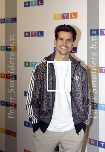 Hilversum 27 augustus 2025
De deelnemers van Expeditie Robinson 2025 zijn Nordin Besling
Matyas Bittenbinder
Demi de Boer
Yesim Candan

Vincent Croiset
Roos Dickmann
Koen Pieter van Dijk
Kevin Hassing
Roelof Hemmen
Camiel Kesbeke
Twan Kuyper
Amije Roos van der Laan
Stefania Liberakakis
Robin Martens
Churandy Martina
Florentien van der Meulen
Linda Wagenmakers
Marieke Westenenk
Lies Zhara
De presentatie is in handen van Nicolette Kluijver en Edson da Graca