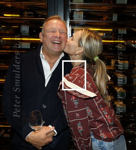 Amsterdam 26 september 2025
Boekpresentatie Simone v d Ende in restaurant Rijks . Chantal Janzen ontvangt het eerste boek . Mike Dobbinga en Carlijn Lempers