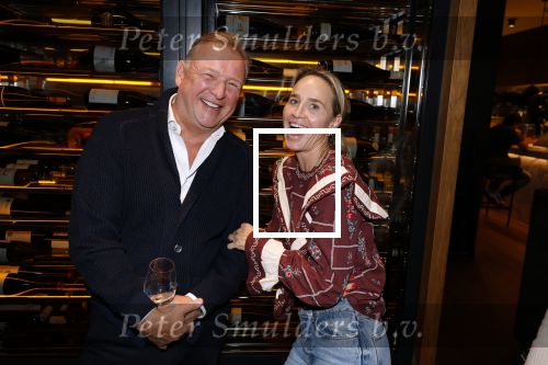 Amsterdam 26 september 2025
Boekpresentatie Simone v d Ende in restaurant Rijks . Chantal Janzen ontvangt het eerste boek . Mike Dobbinga en Carlijn Lempers