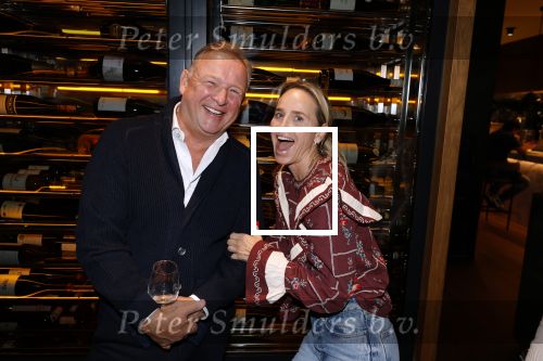 Amsterdam 26 september 2025
Boekpresentatie Simone v d Ende in restaurant Rijks . Chantal Janzen ontvangt het eerste boek . Mike Dobbinga en Carlijn Lempers