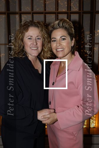 Amsterdam 26 september 2025
Boekpresentatie Simone v d Ende in restaurant Rijks . Chantal Janzen ontvangt het eerste boek . Mirella v Markus kwam met haar partner