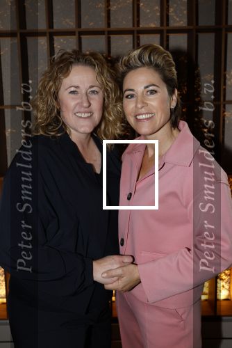 Amsterdam 26 september 2025
Boekpresentatie Simone v d Ende in restaurant Rijks . Chantal Janzen ontvangt het eerste boek . Mirella v Markus kwam met haar partner