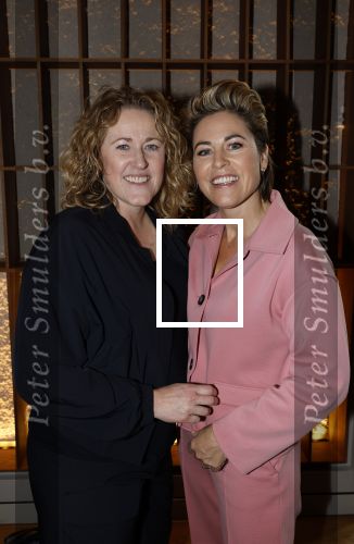 Amsterdam 26 september 2025
Boekpresentatie Simone v d Ende in restaurant Rijks . Chantal Janzen ontvangt het eerste boek . Mirella v Markus kwam met haar partner