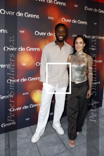 Amsterdam 26 augustus 2025
Premiere over de Grens in het vondelpark . De cast bestaat uit Manuel Broekman Jasmine Sendar Nienke Plas Vincent Banic en Elisabeth Puglia. Nienke Plas met partner
