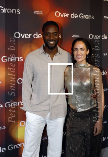 Amsterdam 26 augustus 2025
Premiere over de Grens in het vondelpark . De cast bestaat uit Manuel Broekman Jasmine Sendar Nienke Plas Vincent Banic en Elisabeth Puglia. Nienke Plas met partner