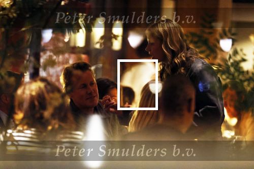 Amsterdam 11 september 2025
Linda de Mol Jeroen Rietbergen Noa Vahle Julian Vahle en zijn vriendin Chelsea Weimar zijn gezellig uitetetn in de nieuwe Hotspot van Amsterdam Restaurant Toet . Ook Ruud Gullit en zijn vriendin Karin de Rooij waren aanwezig .