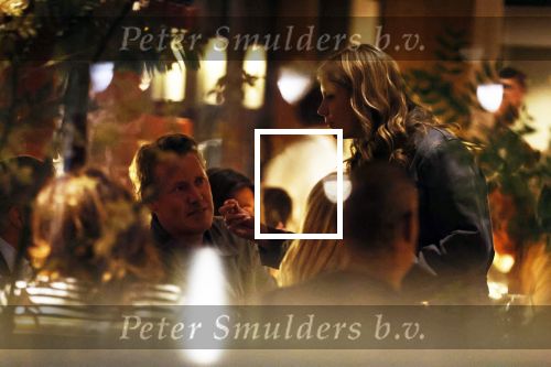 Amsterdam 11 september 2025
Linda de Mol Jeroen Rietbergen Noa Vahle Julian Vahle en zijn vriendin Chelsea Weimar zijn gezellig uitetetn in de nieuwe Hotspot van Amsterdam Restaurant Toet . Ook Ruud Gullit en zijn vriendin Karin de Rooij waren aanwezig .