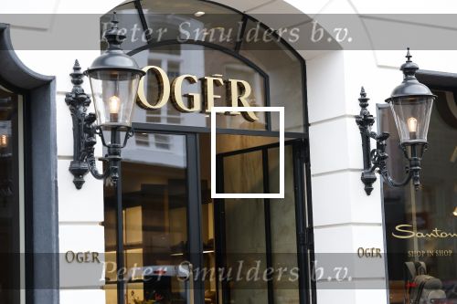 Amsterdam 26 augustus 2026
Logo\'s van de winkels op de pc hooftstraat . DE Winkelstraat van Nederland . Oger