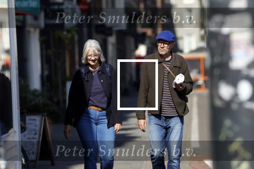 Amsterdam 29 september 2025
Owen Schumacher met zijn vrouw op straat in Amsterdam zuid.
