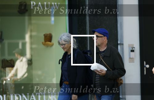 Amsterdam 29 september 2025
Owen Schumacher met zijn vrouw op straat in Amsterdam zuid.