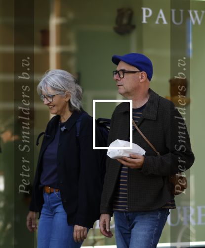 Amsterdam 29 september 2025
Owen Schumacher met zijn vrouw op straat in Amsterdam zuid.