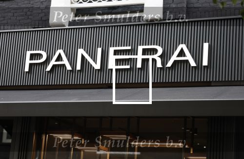 Amsterdam 26 augustus 2026
Logo\'s van de winkels op de pc hooftstraat . DE Winkelstraat van Nederland . Panerai