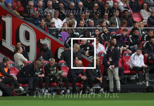 Eindhoven, 21 September 2025
PSV-AJAX, Eindstand 2-2
Kompetitie seizoen 2025-2026
Peter Bosz e.a. kijken naar de ipad