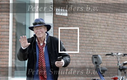 Amsterdam 26 september 2025
Peter faber wachtend op straat op een taxi.