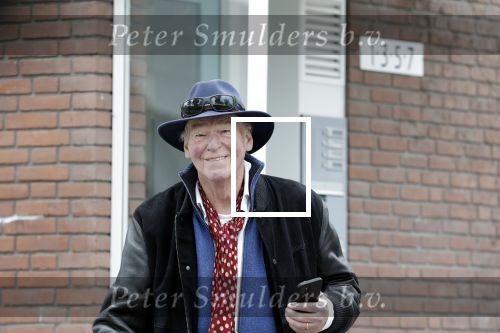 Amsterdam 26 september 2025
Peter faber wachtend op straat op een taxi.