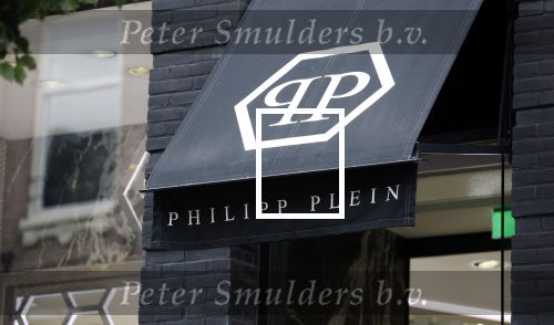 Amsterdam 26 augustus 2026
Logo\'s van de winkels op de pc hooftstraat . DE Winkelstraat van Nederland . Philipp Plein