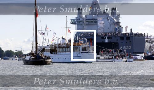 Amsterdam 24 augustus 202
Prins Maurits en Prinses MarilÃ¨ne hebben drie kinderen: Anna (geboren in 2001), Lucas (geboren in 2002), en Felicia (geboren in 2005). Hun volledige achternaam is Van Lippe-Biesterfeld van Vollenhoven . Prins Maurits neemt met zijn gezin de Vlootschouw af tijdens de laatste dag van Sail. Ze varen met de Groene Draeck. Yacht de Piet Hein die vroeger van Prinses Juliana en Prins Bernhard was