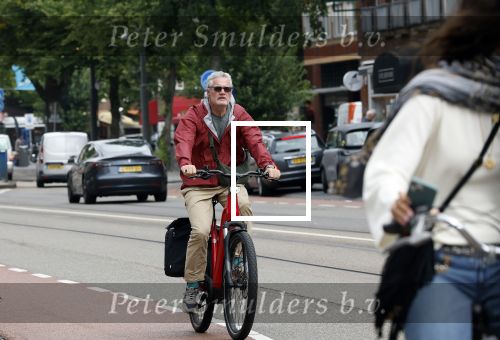 Amsterdam 1 september 2025
Porgy Franssen op de electrische fiets in Amsterdam zuid.