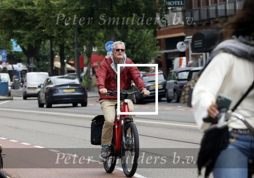 Amsterdam 1 september 2025
Porgy Franssen op de electrische fiets in Amsterdam zuid.