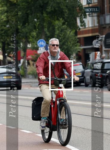 Amsterdam 1 september 2025
Porgy Franssen op de electrische fiets in Amsterdam zuid.