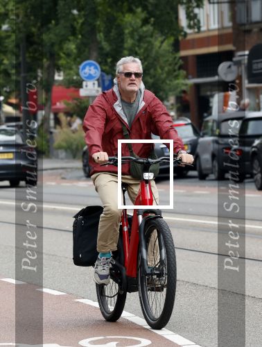 Amsterdam 1 september 2025
Porgy Franssen op de electrische fiets in Amsterdam zuid.