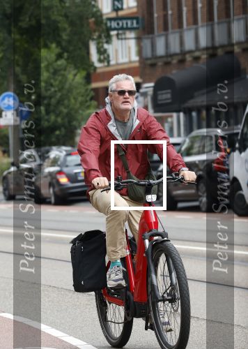 Amsterdam 1 september 2025
Porgy Franssen op de electrische fiets in Amsterdam zuid.