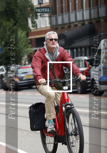 Amsterdam 1 september 2025
Porgy Franssen op de electrische fiets in Amsterdam zuid.