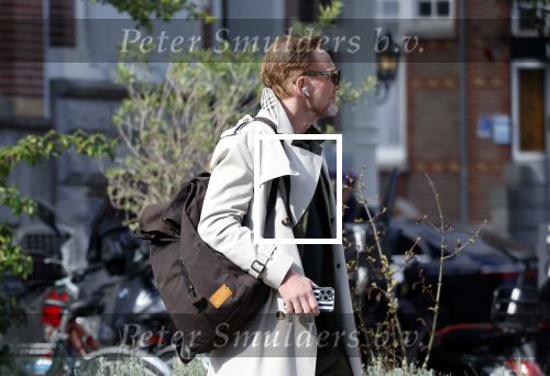 Amsterdam 30 september 2025
Prins Bernhard jr wandelend op straat in Amsterdam zuid.