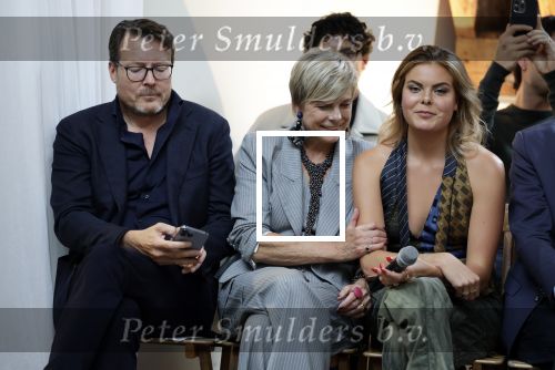 Amsterdam 18 september 2025
Prinses Eloise organiseert samen met Attire Amsterdam en My Lima Lima een modeshow . Haar ouders, Prins Constantijn en moeder Prinses Laurentien zijn natuurlijk aanwezig .