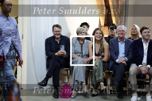 Amsterdam 18 september 2025
Prinses Eloise organiseert samen met Attire Amsterdam en My Lima Lima een modeshow . Haar ouders, Prins Constantijn en moeder Prinses Laurentien zijn natuurlijk aanwezig .