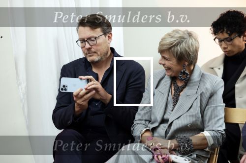 Amsterdam 18 september 2025
Prinses Eloise organiseert samen met Attire Amsterdam en My Lima Lima een modeshow . Haar ouders, Prins Constantijn en moeder Prinses Laurentien zijn natuurlijk aanwezig .