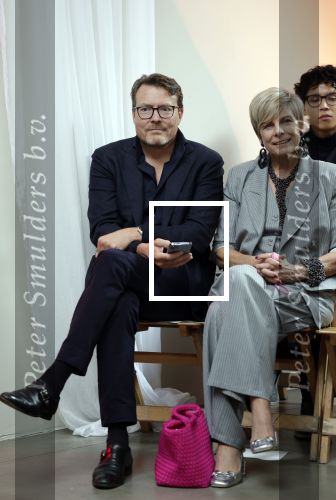 Amsterdam 18 september 2025
Prinses Eloise organiseert samen met Attire Amsterdam en My Lima Lima een modeshow . Haar ouders, Prins Constantijn en moeder Prinses Laurentien zijn natuurlijk aanwezig .