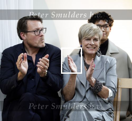 Amsterdam 18 september 2025
Prinses Eloise organiseert samen met Attire Amsterdam en My Lima Lima een modeshow . Haar ouders, Prins Constantijn en moeder Prinses Laurentien zijn natuurlijk aanwezig .